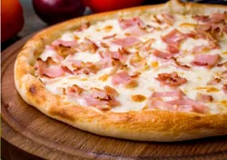 ベーコンとチーズのピッツァ